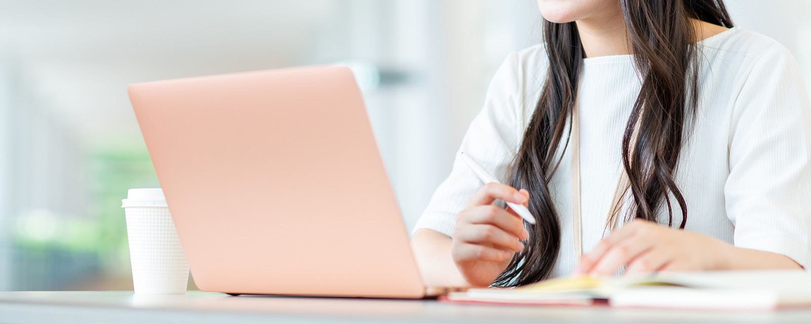 ウェブサイトをリニューアル中